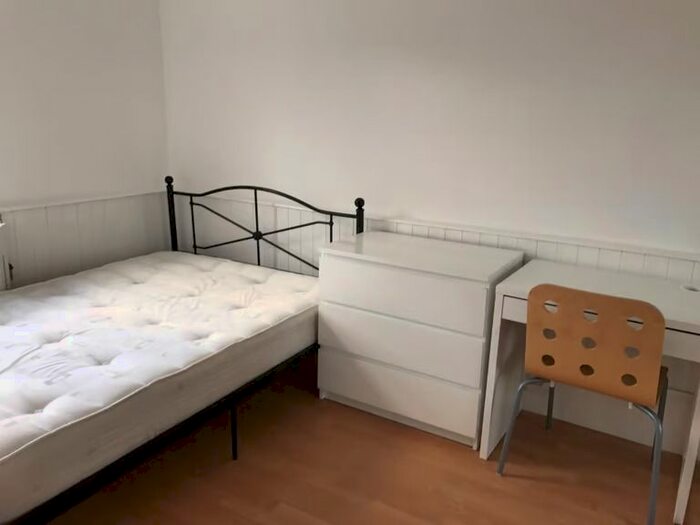 3 Bedroom Flat To Rent In Cope St, Surrey Quays, SE16