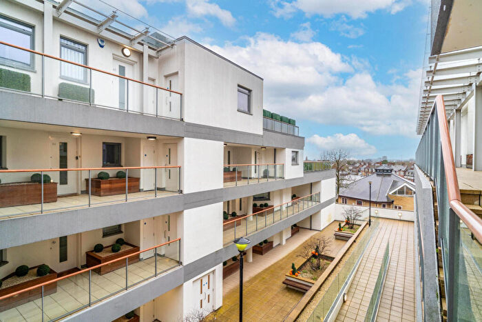 2 Bedroom Apartment To Rent In Flower Lane, London, NW7