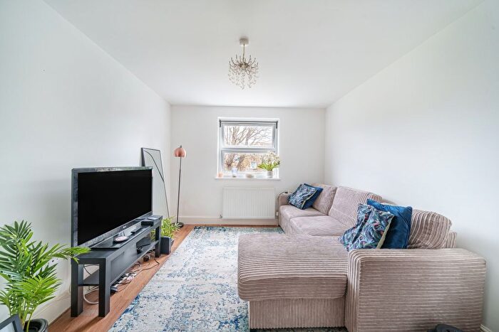 1 Bedroom Flat To Rent In Hampden Road, London, N8