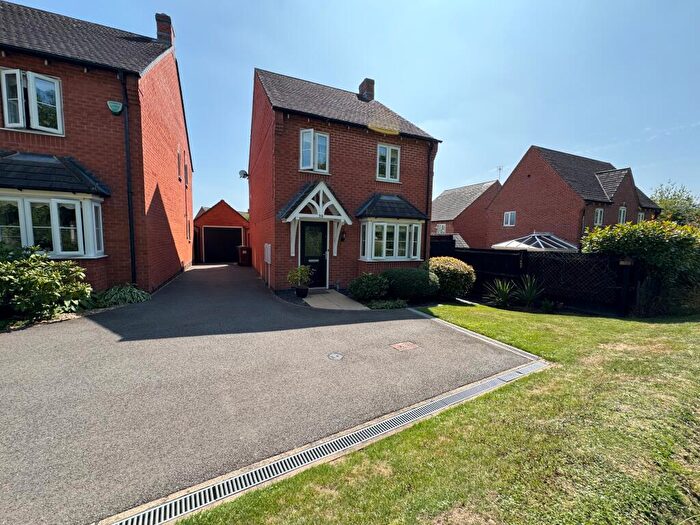 3 Bedroom Detached House For Sale In Moray Close, Church Gresley, Swadlincote, DE11