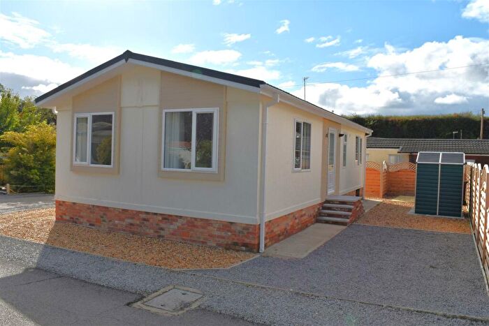 2 Bedroom Park Home For Sale In Quarry Moor Park, Harrogate Road, Ripon, HG4