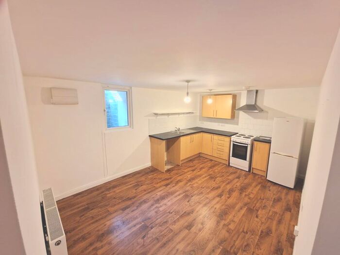 1 Bedroom Flat To Rent In Upton Road, Torquay, TQ1