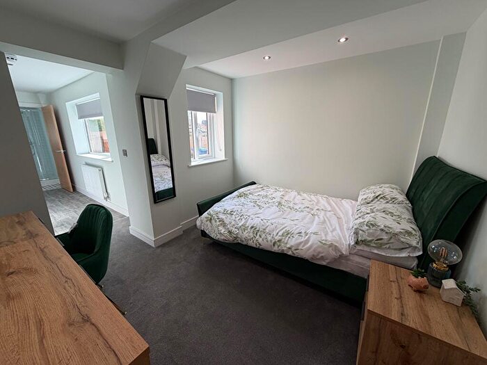 Studio To Rent In Room, Hall Street, DE24