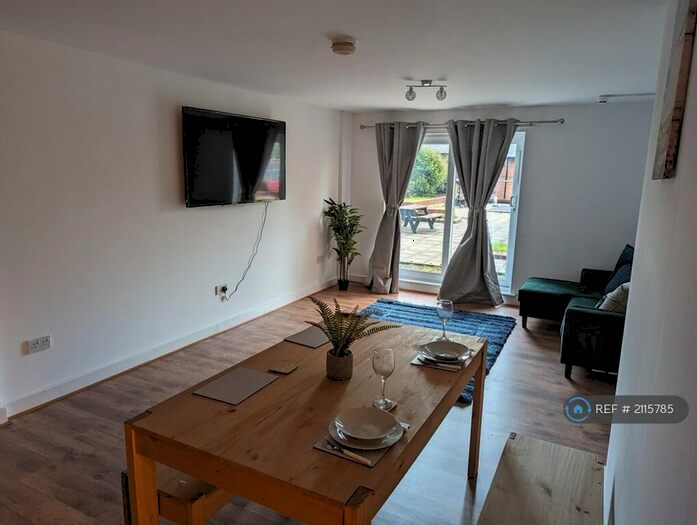 2 Bedroom Flat To Rent In Tower Court, Newcastle-Under-Lyme, ST5