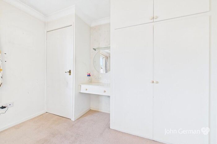 1 Bedroom Flat For Sale In Derwent Close, Burton-on-Trent, DE14