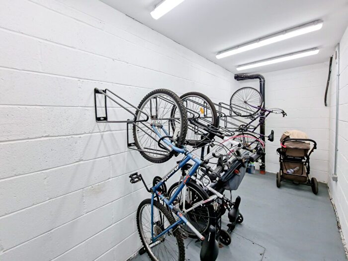 3 Bedroom Flat To Rent In Foster Street, London, NW4