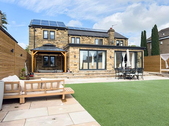 4 Bedroom Detached House For Sale In Westfield Lane, Wyke, BD12