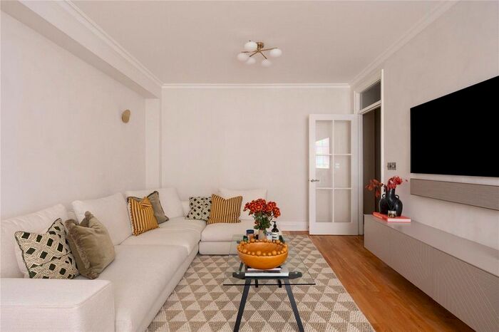 2 Bedroom Flat To Rent In Kensington Park Road, Kensington &amp; Chelsea, W11