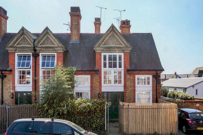 2 Bedroom Flat To Rent In Radbourne Road, Balham, London, SW12