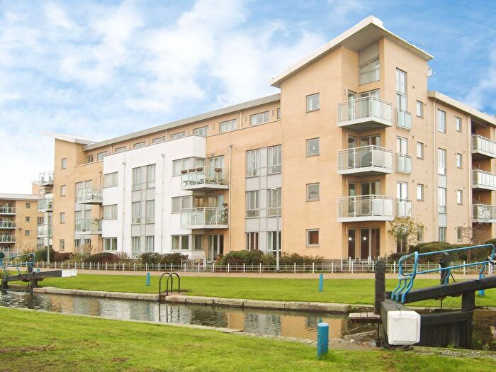2 Bedroom Flat For Sale In Hill Road South, Chelmsford, Essex, CM2