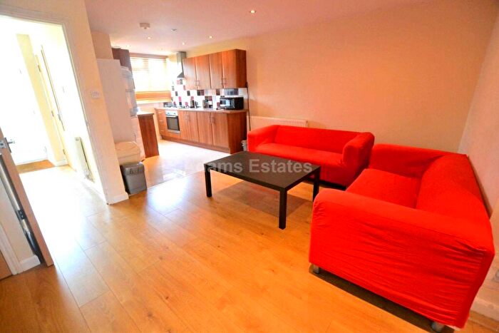 4 Bedroom Terraced House To Rent In Newcastle Road, Reading, RG2