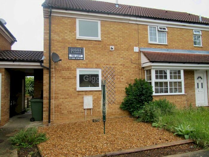 2 Bedroom Town House To Rent In Chawston Close, Eaton Socon, PE19