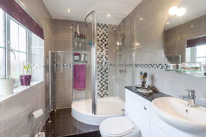 5 Bedroom Detached House For Sale In Muddiford Lane, Furzton, MK4 - Photo 11