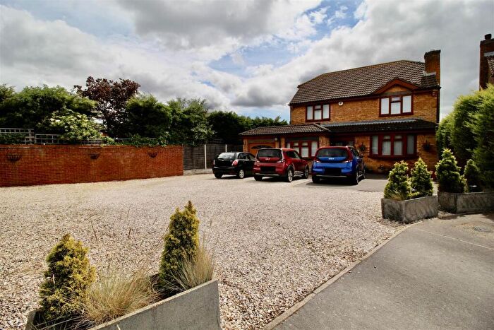 4 Bedroom Detached House For Sale In Cutshill Close, Castle Bromwich, Birmingham, B36
