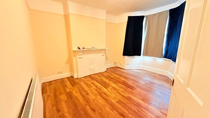 4 Bedroom Terraced House To Rent In Herga Road, Wealdstone, HA3