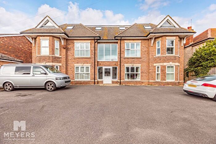 2 Bedroom Flat For Sale In Twynham Road, Southbourne, BH6