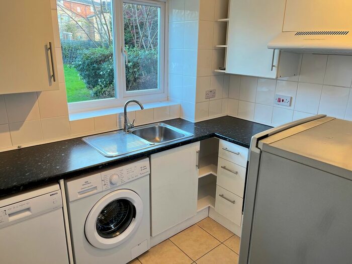 2 Bedroom Flat To Rent In Milstone Close, Chichester Road, Edmonton, N9