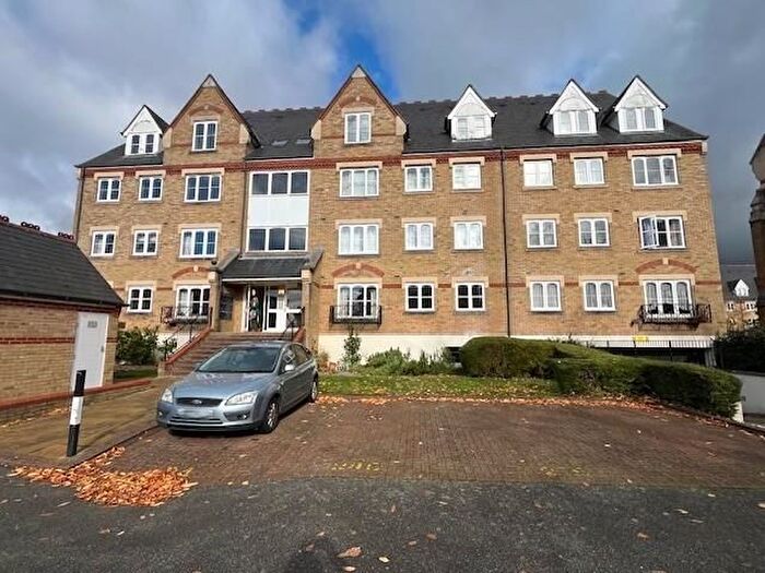 2 Bedroom Flat To Rent In Hallam Close, Watford, Hertfordshire, WD24