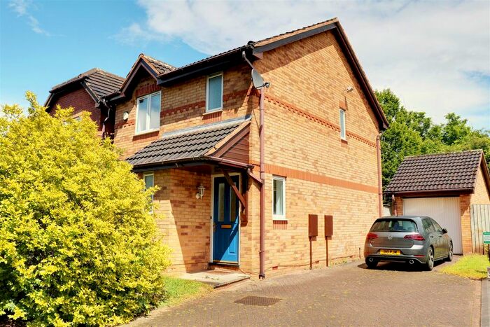 3 Bedroom Detached House To Rent In Scholars Walk, Rushall, Walsall, WS4