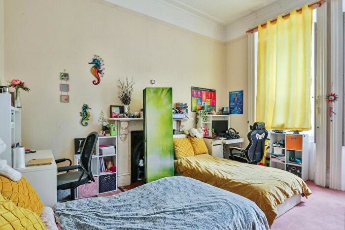 3 Bedroom Flat For Sale In Wimborne Road, Bournemouth, Dorset, BH2