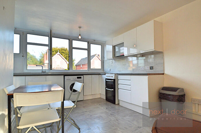 3 Bedroom Apartment To Rent In Flodden Road, Oval, SE5