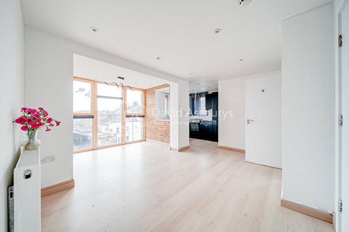 2 Bedroom Apartment To Rent In Station Road, Hendon, London, NW4