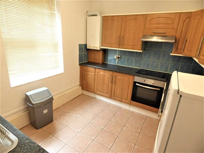 3 Bedroom Flat To Rent In Speakman House, Gibraltar Walk, London, E2
