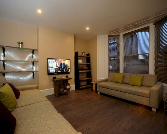 7 Bedroom Terraced House To Rent In Richmond Road, Exeter, EX4