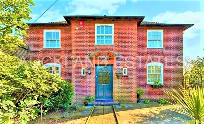 6 Bedroom Detached House To Rent In Church Road, Little Heath, EN6