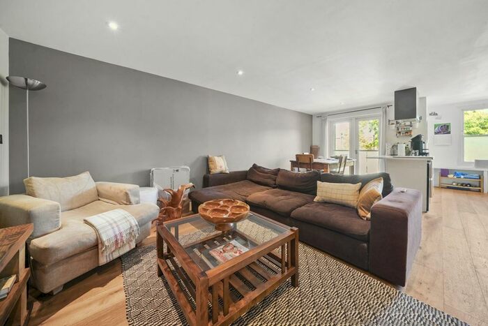 2 Bedroom Flat To Rent In Southville, London, SW8