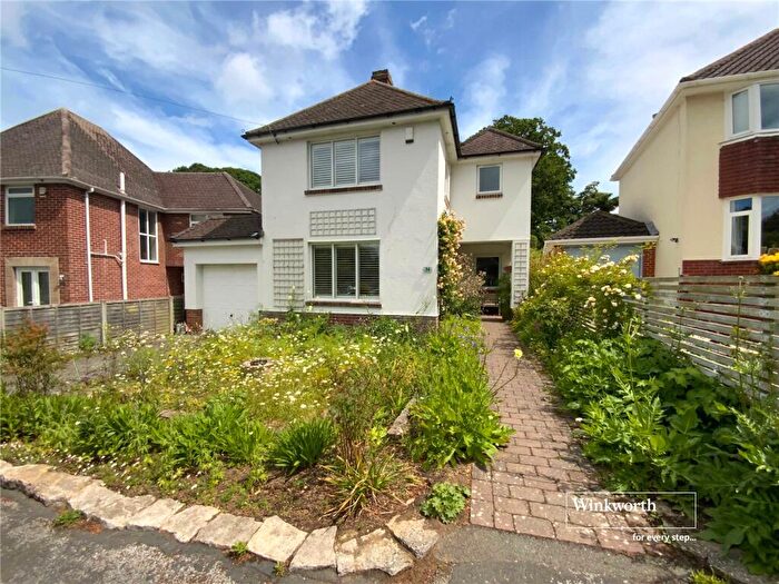 3 Bedroom Detached House For Sale In Shelley Close, Highcliffe, Dorset, BH23
