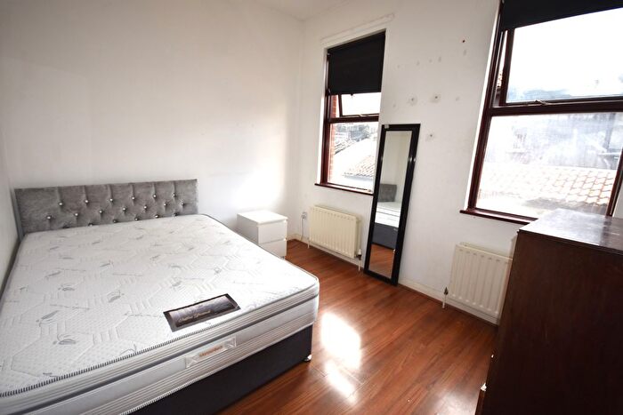 3 Bedroom Terraced House To Rent In Assembly Passage, Whitechapel, E1