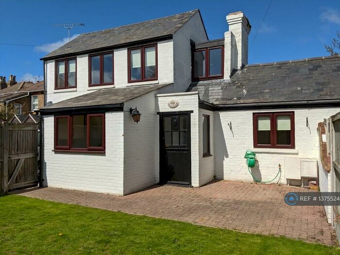 3 Bedroom Semi-Detached House To Rent In Beacon Road, Broadstairs, CT10