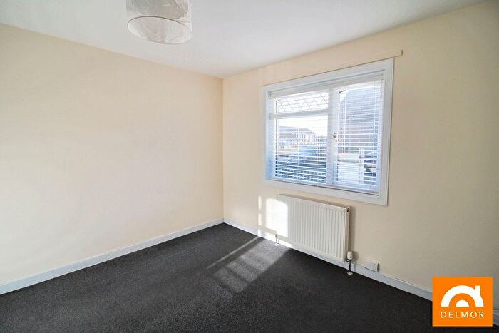 3 Bedroom Semi-Detached House For Sale In West Park Avenue, Leslie, KY6