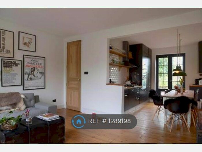 2 Bedroom Maisonette To Rent In C Kingsland Rd, London E8