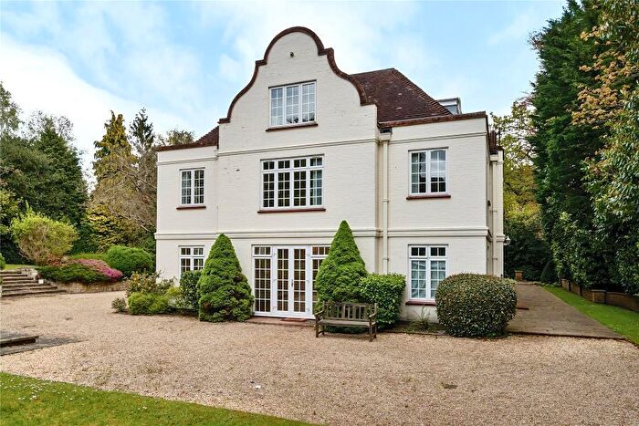 1 Bedroom Flat To Rent In Lightwater, Surrey, GU18