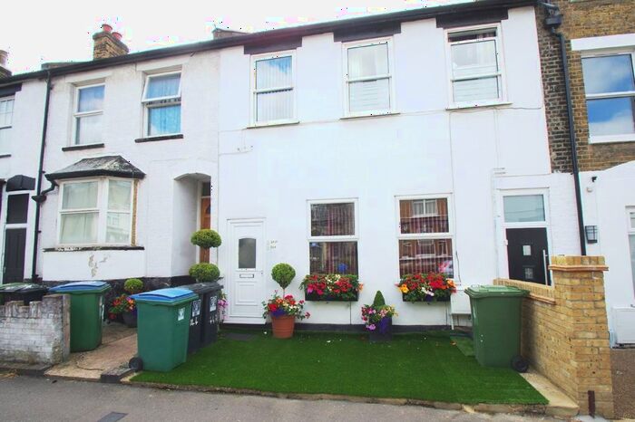 1 Bedroom Flat To Rent In Queens Road, Watford, WD17