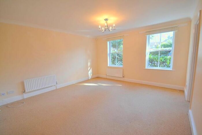 2 Bedroom Flat To Rent In Devonshire House, Woodside Avenue, Woodside Park, London, N12