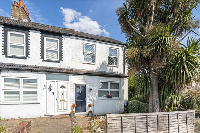 3 Bedroom End Of Terrace House For Sale In Upper Halliford Road, Shepperton, Surrey, TW17