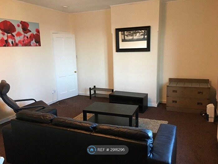 2 Bedroom Flat To Rent In Stenhouse Drive, Edinburgh, EH11