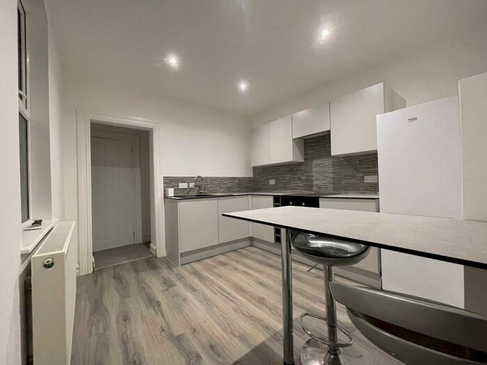 2 Bedroom Apartment To Rent In Claude Road, Cardiff, CF24