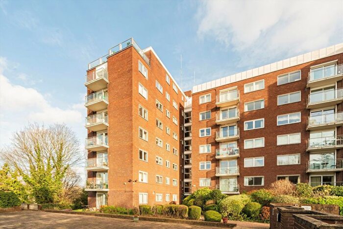 2 Bedroom Flat To Rent In Hillcrest Road, Ealing, W5