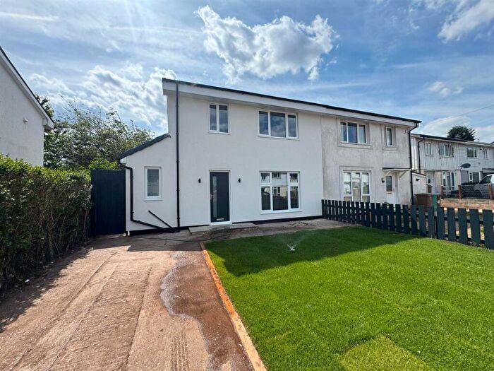 3 Bedroom Semi-Detached House For Sale In Melford Road, Nottingham, NG8