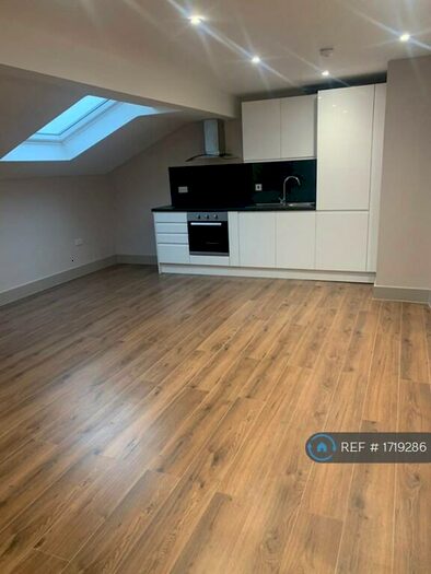 1 Bedroom Flat To Rent In Cube House, Stoke Mandeville, Aylesbury, HP22