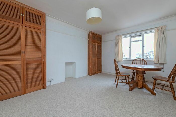 1 Bedroom Flat To Rent In Fairfield Court, Fairfield Street, SW18