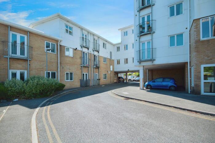 1 Bedroom Flat For Sale In Castle Lane West, Bournemouth, Dorset, BH8