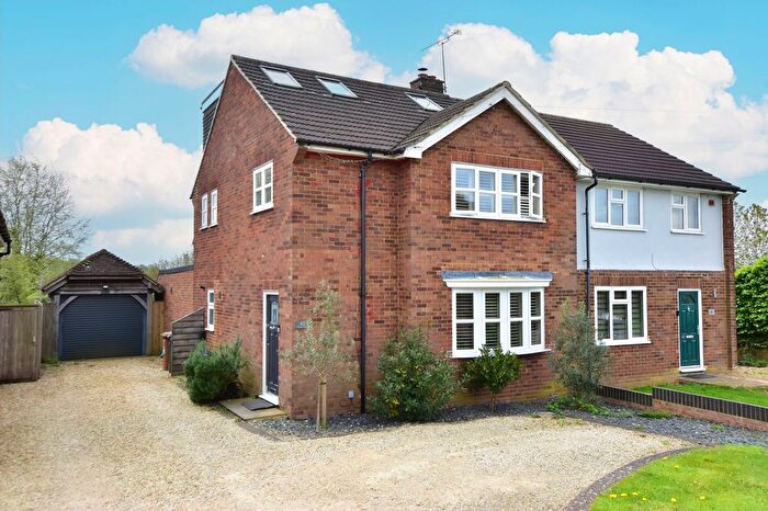 4 Bedroom Semi-detached House For Sale In Toms Lane, Kings Langley, WD4
