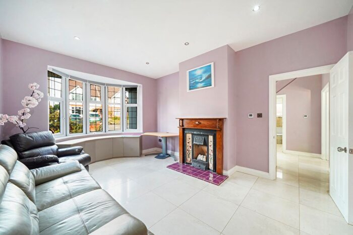 5 Bedroom Detached House To Rent In Oxhey Road, Watford, WD19