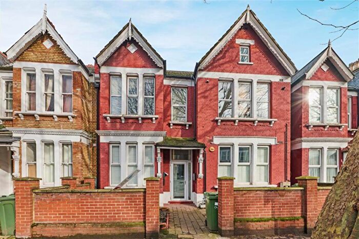 2 Bedroom Flat For Sale In Cavendish Road, Balham, SW12