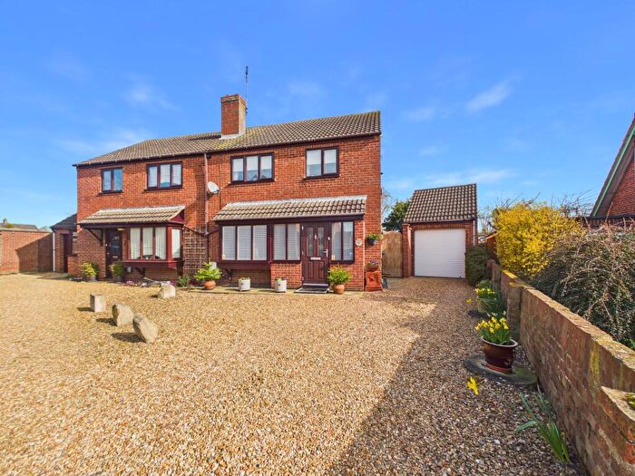 3 Bedroom Semi-Detached House For Sale In Vixen Close, Yaxley, PE7